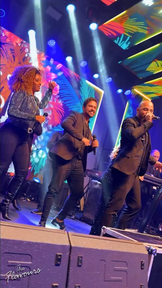 Vídeo: The Flavours tocando September ao vivo no Monte Líbano