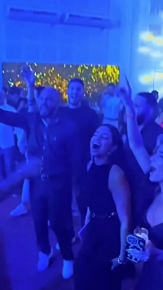 Vídeo: The Flavours tocando Um Minuto para o Fim do Mundo